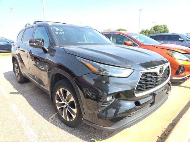 Used 2022 Black Toyota XLE image 1