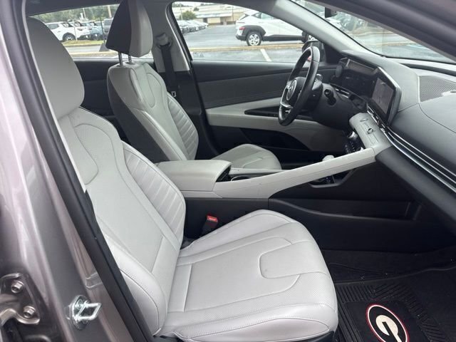 Used 2022  Hyundai Limited image 24