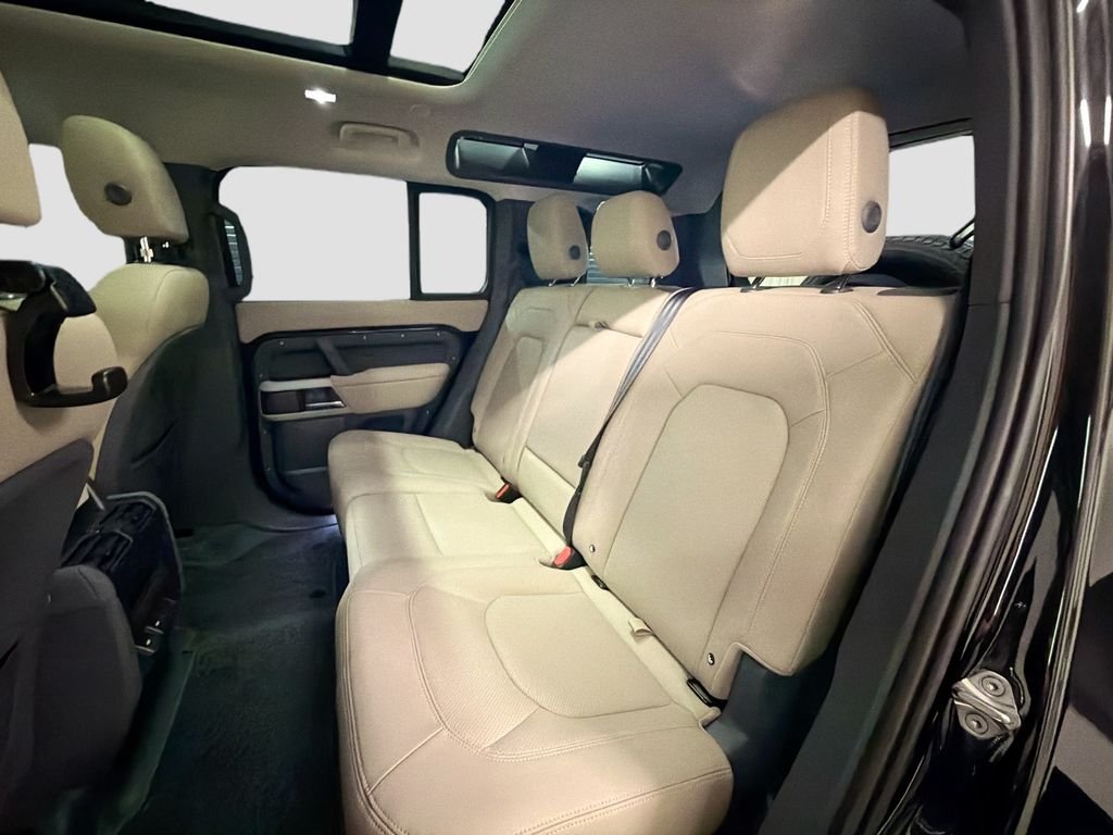 Used 2023 Black Land Rover S image 25