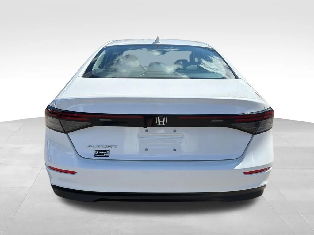 Used 2024 White Honda EX image 4