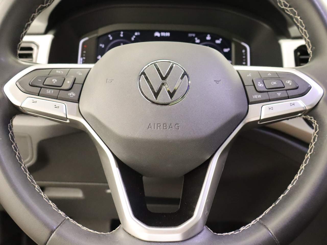Certified Used 2023 Pure White Volkswagen V6 SE image 13