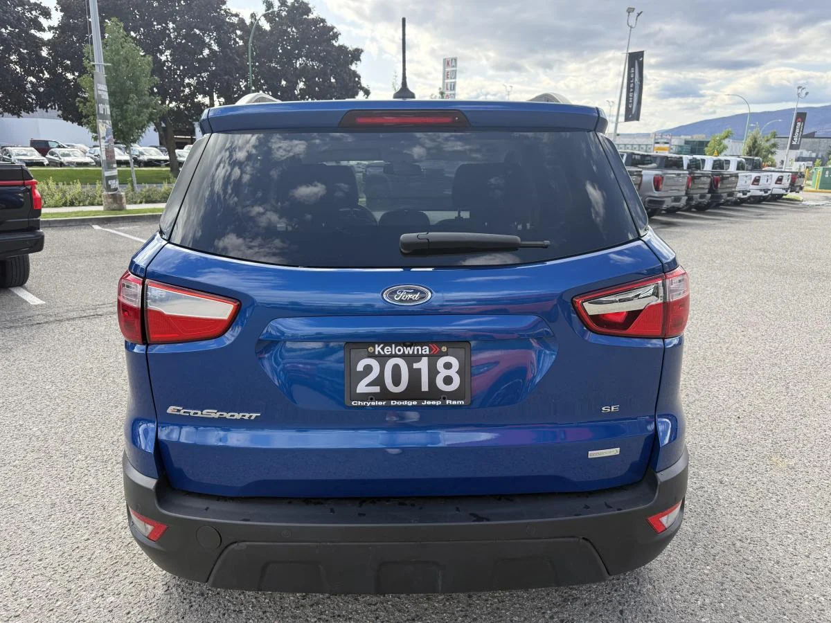 Used 2018 Blue Ford SE image 5