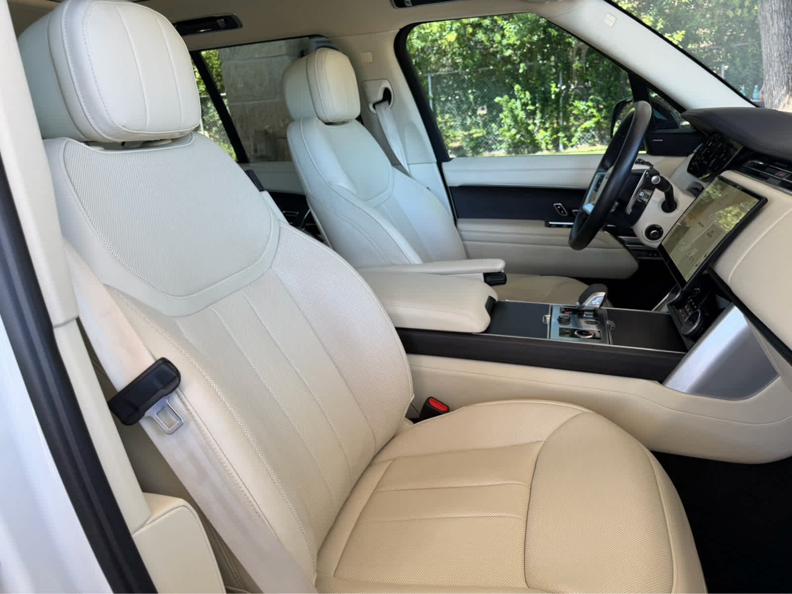 Certified Used 2023 WHT Land Rover SE image 12