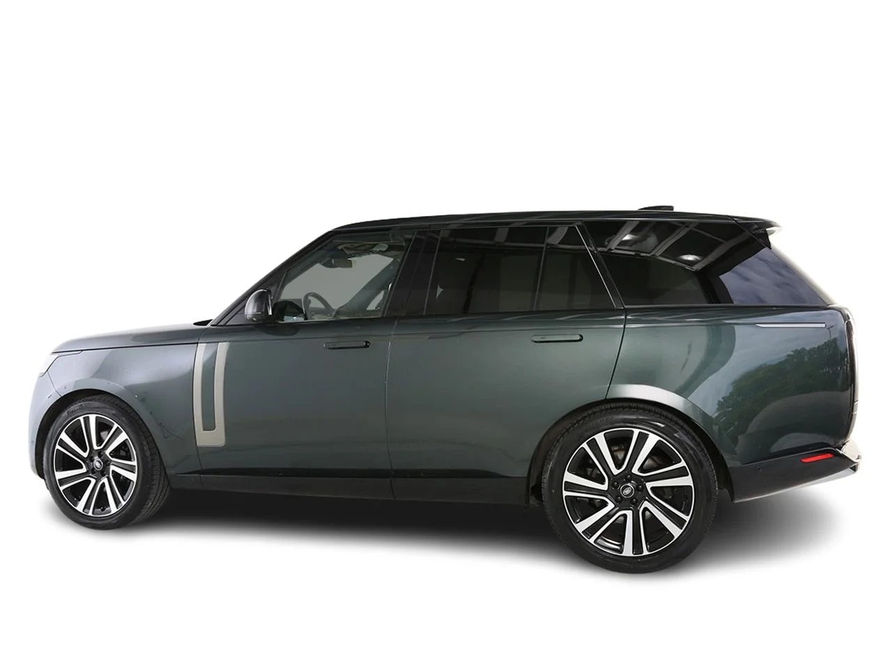 Used 2023 Green Land Rover SE image 9