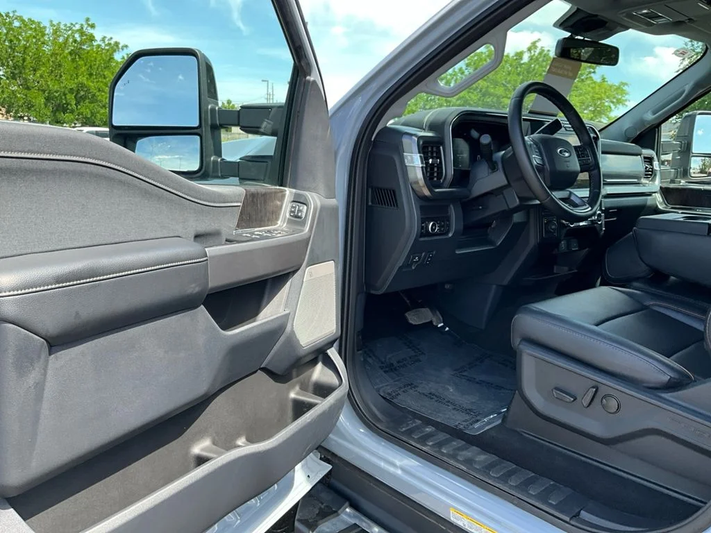Used 2025 Glacier Grey Metallic Tri-Coat Ford LARIAT image 16