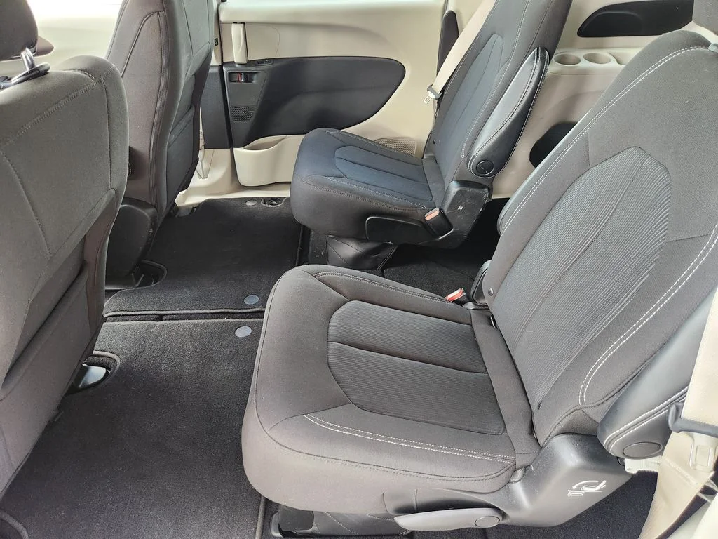 Used 2023 Bright White Clearcoat Chrysler LX image 32