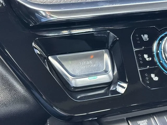 Used 2025 Sterling Metallic GMC Denali image 18