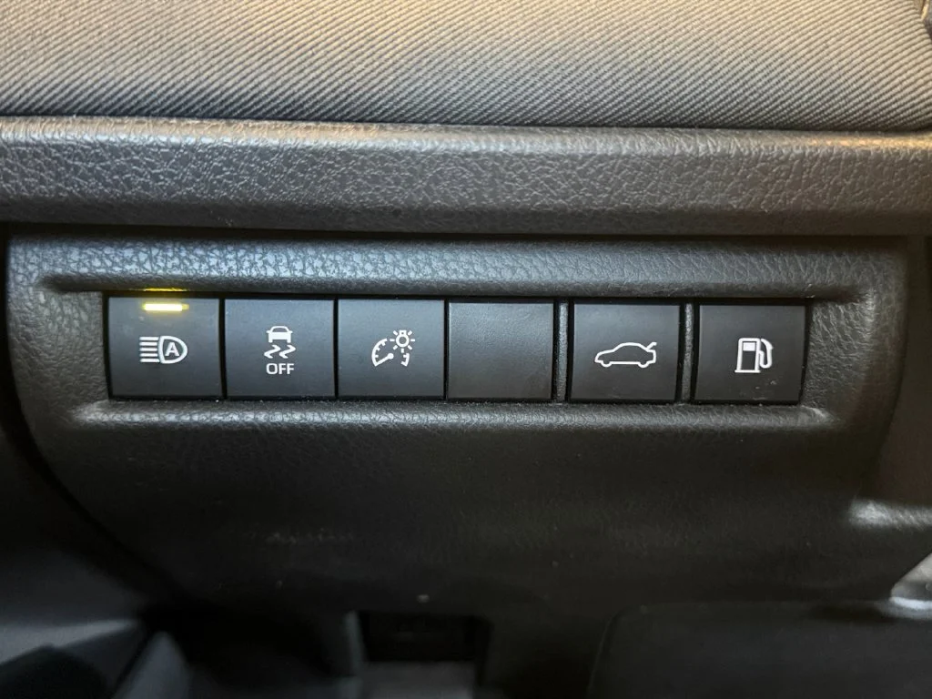 Used 2025 White Toyota LE image 24