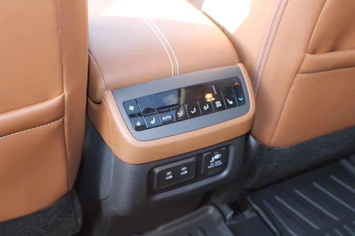 Used 2026 White Nissan Platinum image 16