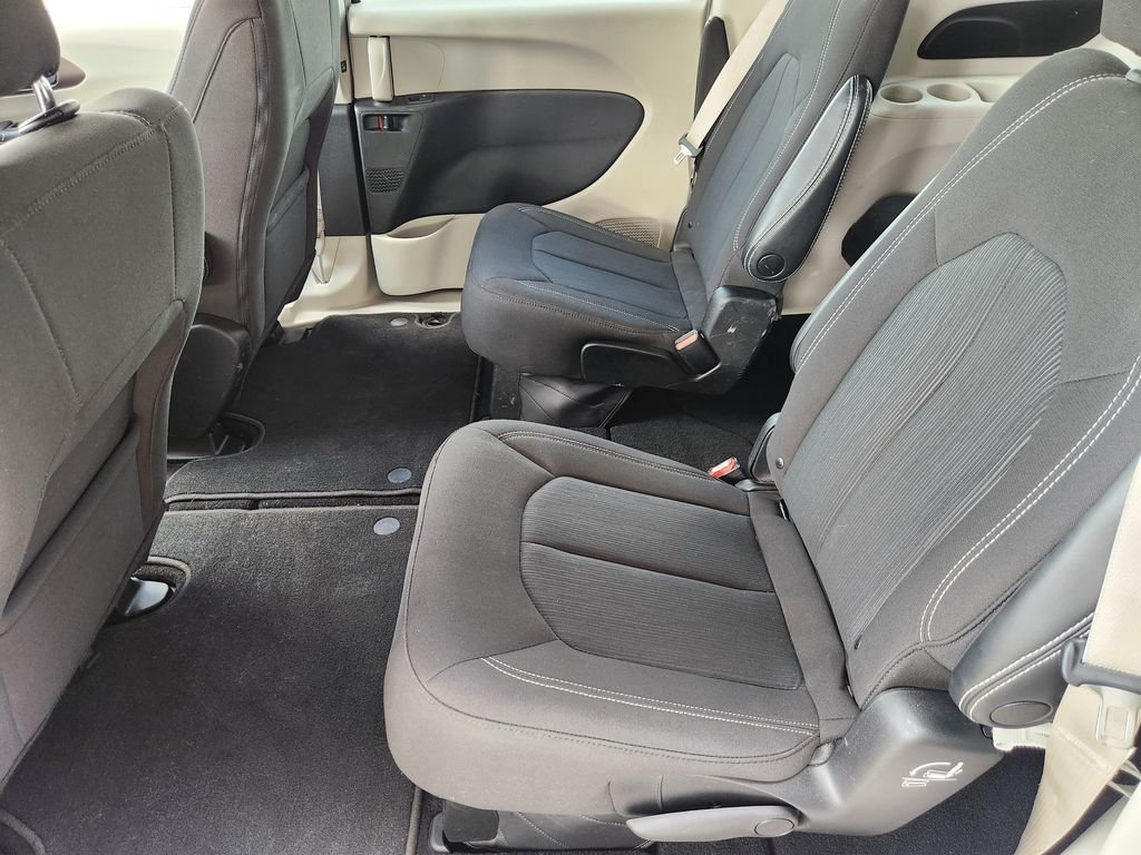 Used 2023 Bright White Clearcoat Chrysler LX image 32