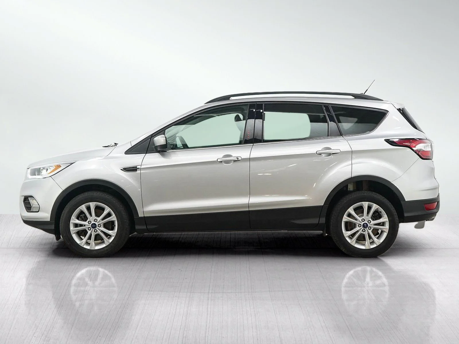 Used 2018 Ford Escape SEL with VIN 1FMCU9HD2JUC40203 for sale in Burnsville, Minnesota