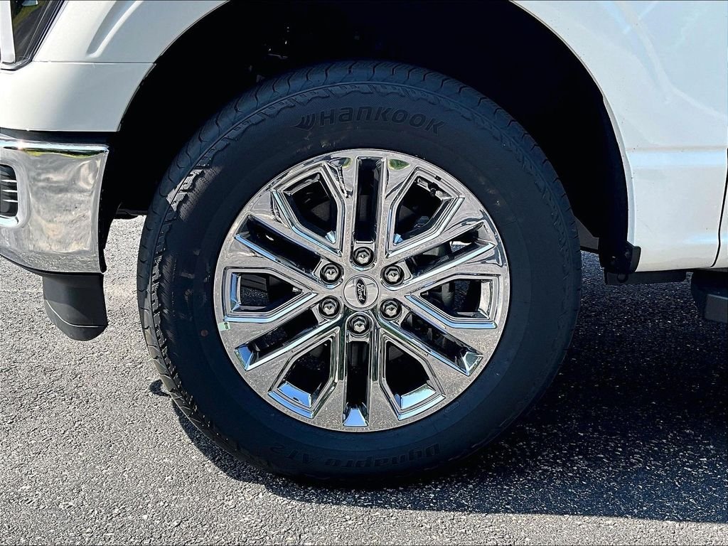 New 2026 Star White Metallic Tri-Coat Ford Lariat image 13
