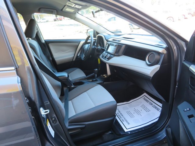 Used 2015  Toyota LE image 14