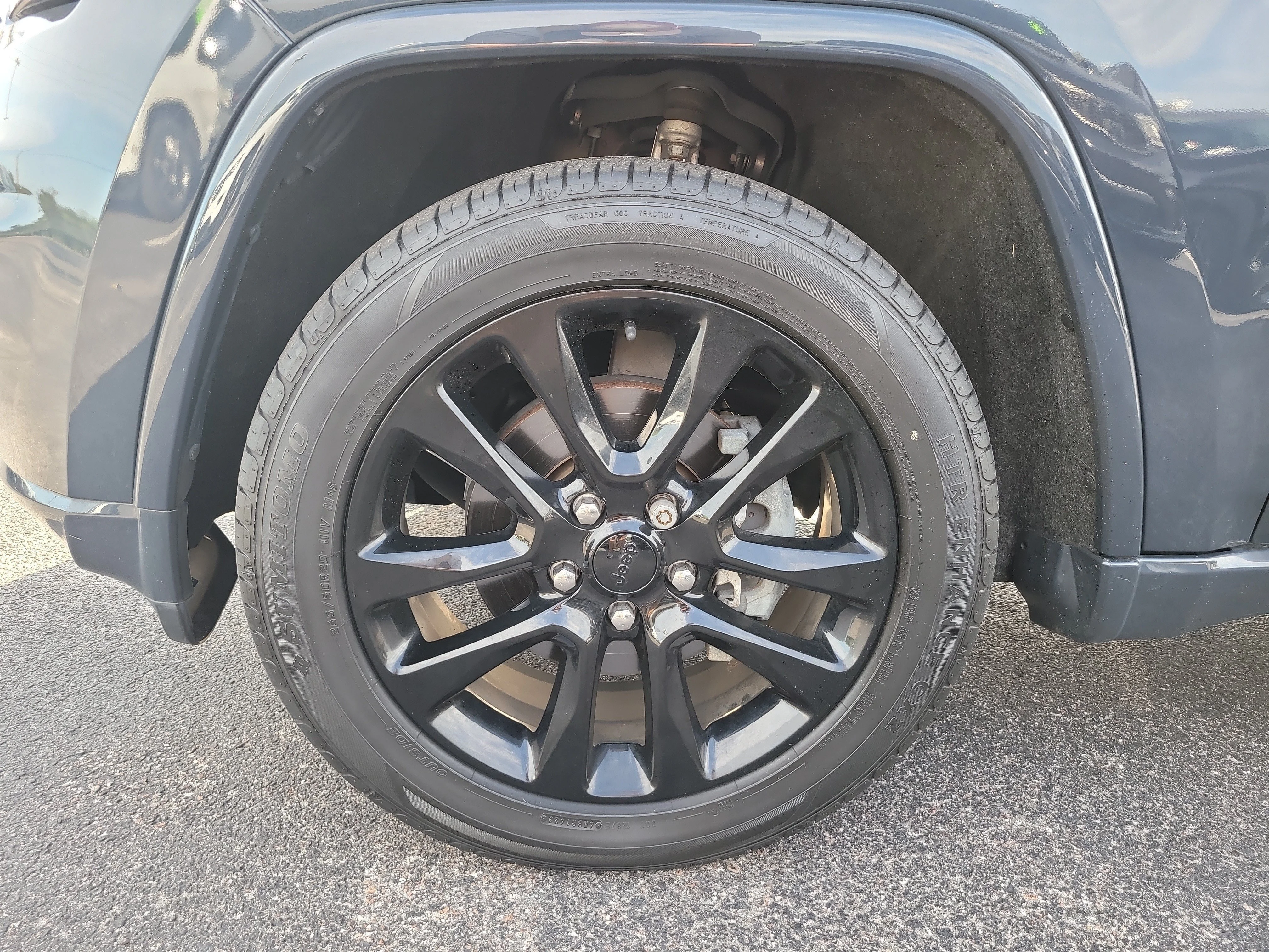 Used 2018 Rhino Clearcoat Jeep Altitude image 9