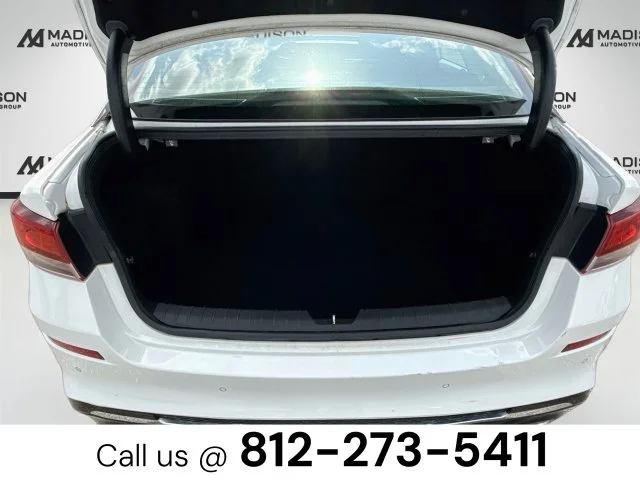 Used 2019 White Kia S image 23