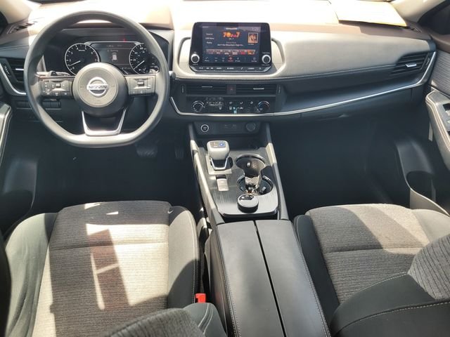 Used 2021 White Nissan S image 16