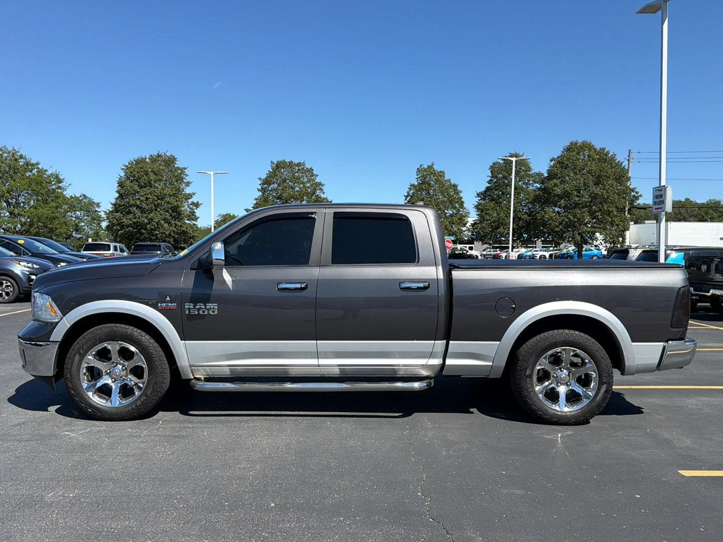 Used 2018  RAM Laramie image 2