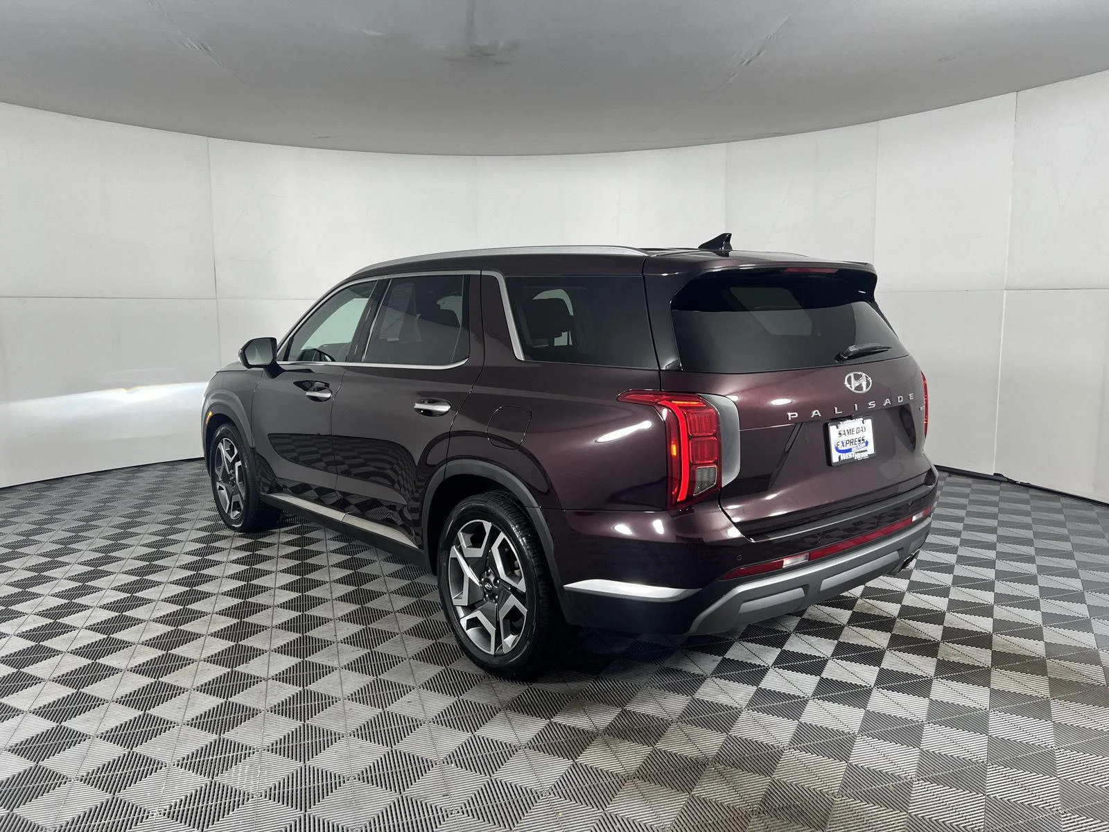 Used 2023 Sierra Burgundy Hyundai Limited image 6