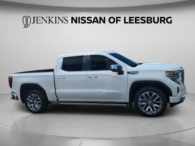 Used 2023 White GMC Denali image 2