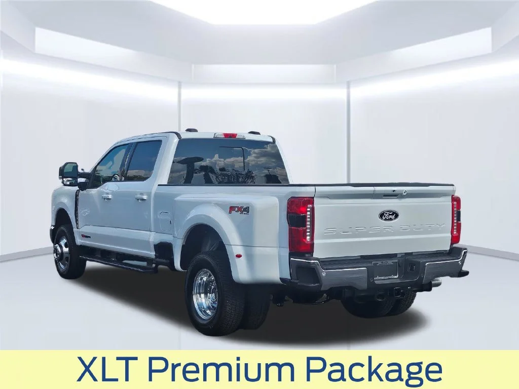 New 2027 Oxford White Ford F-350® XLT image 19