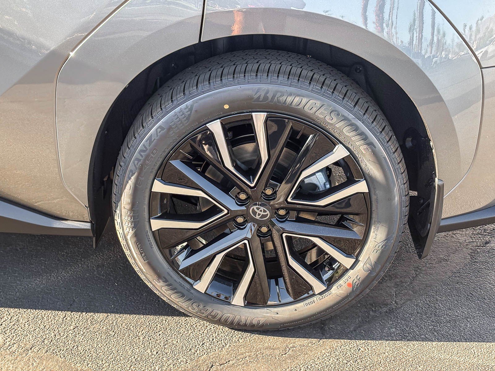 New 2026 Heavy Metal with Midnight Black Metallic roof <sup>1</sup> Toyota  Limited image 11