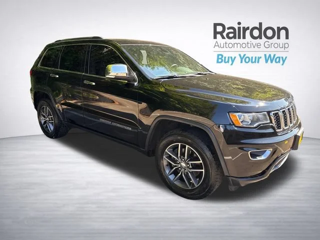 Used 2017 Diamond Black Crystal Pearlcoat Jeep Limited image 1