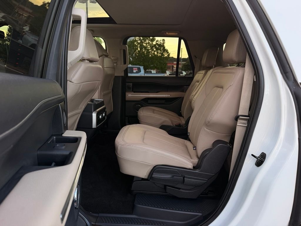 Used 2022 White Ford Limited image 18