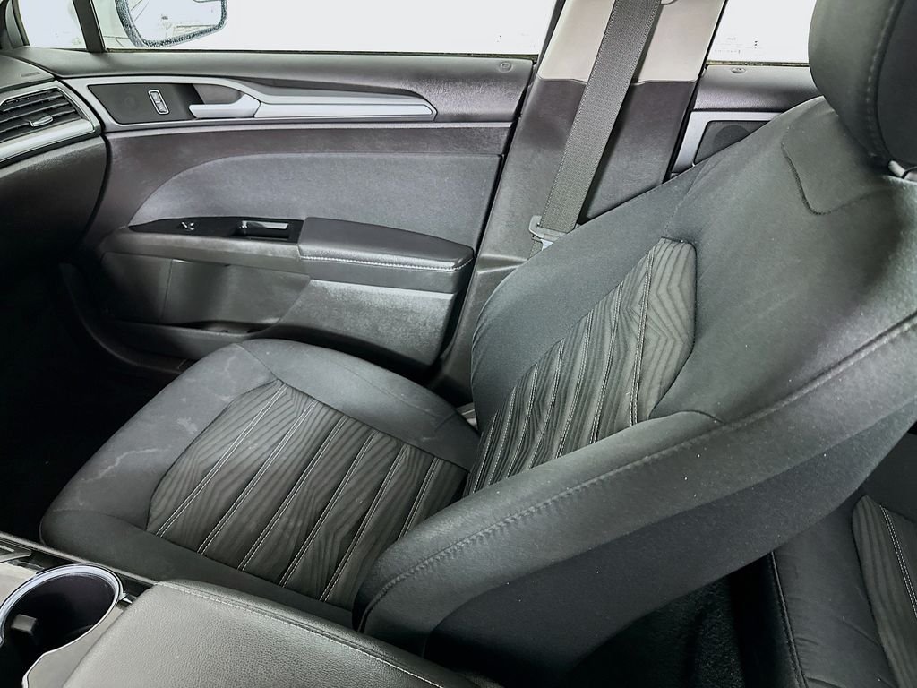 Used 2016 Oxford White Ford SE image 22