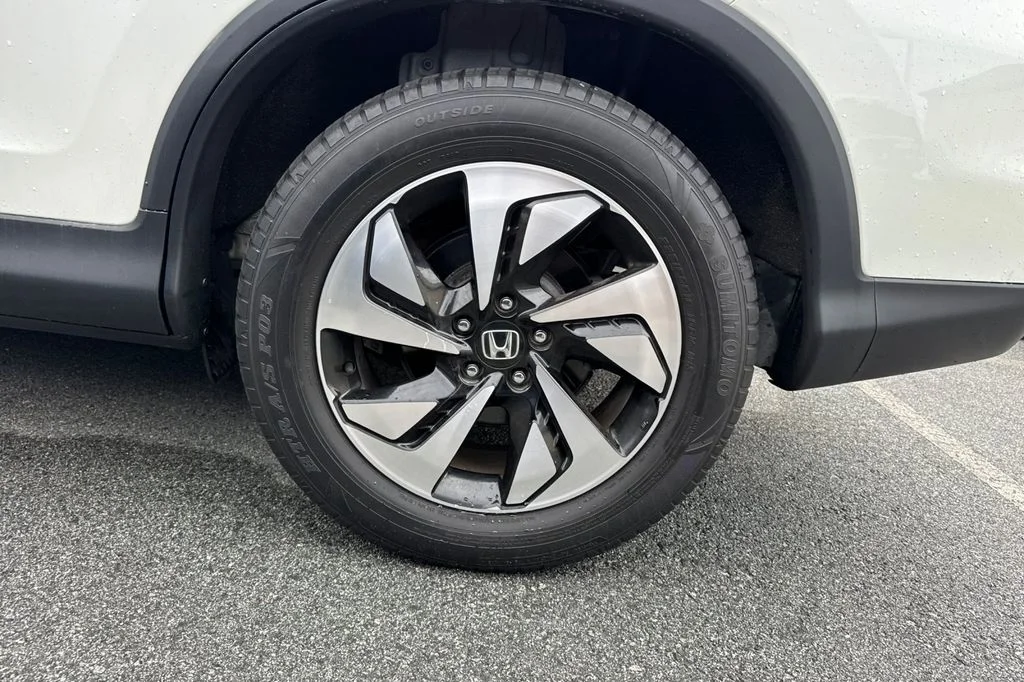 Used 2015 White Diamond Pearl Honda Touring image 4