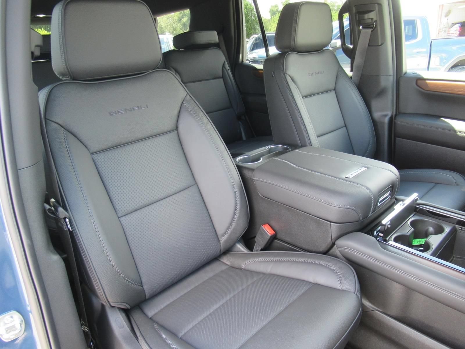 2026 GMC Yukon Denali - Photo 9