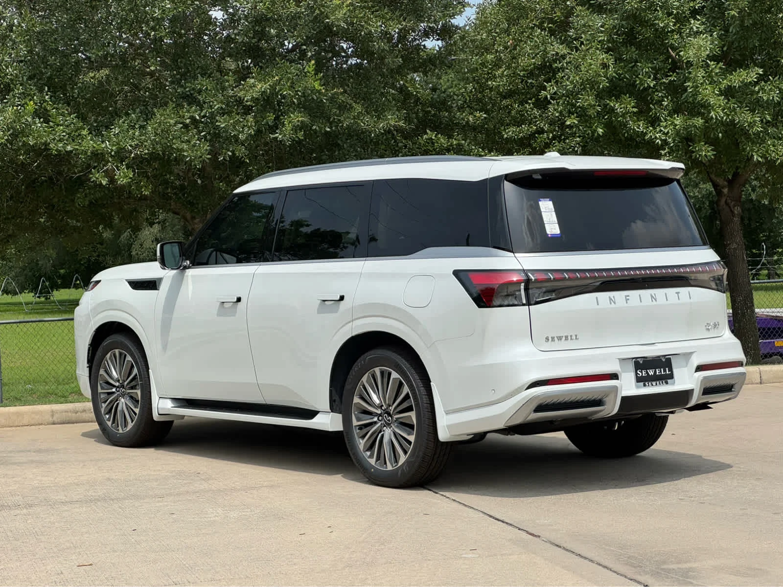 New 2026 RADIANT WHITE INFINITI Luxe 2WD image 4