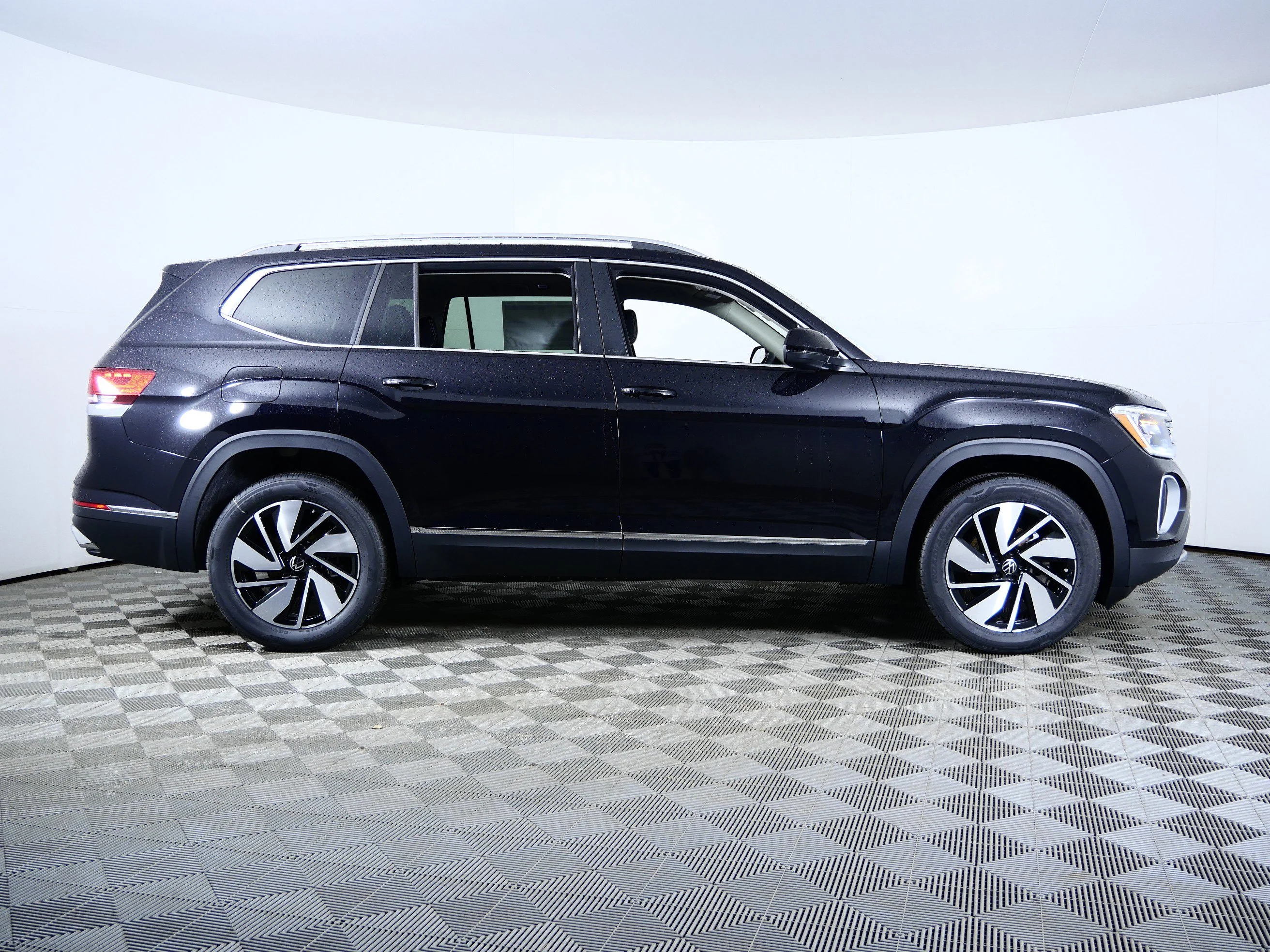 Used 2026  Volkswagen 2.0T SEL image 8