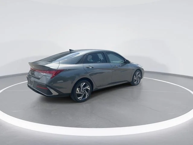 Used 2025 Gray Hyundai SEL Sport image 8