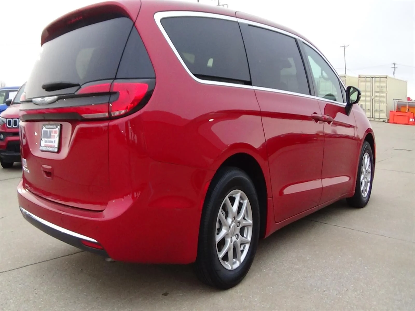 Used 2025 Red Hot Pearl Coat (pr6) Chrysler Select image 6