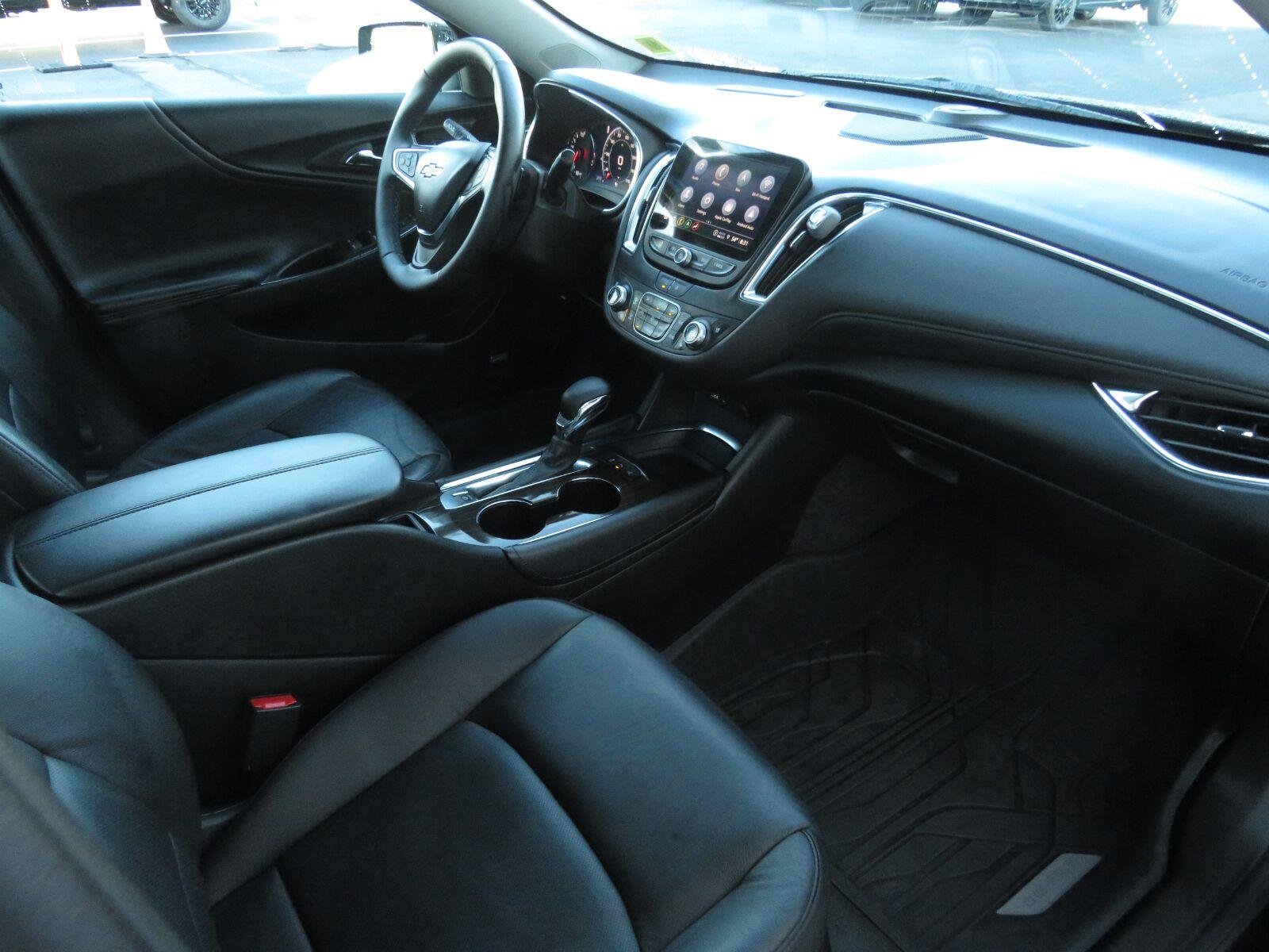 Used 2025 Mosaic Black Metallic Chevrolet LT image 26