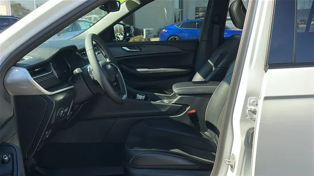 Certified Used 2023 White Jeep Altitude image 9