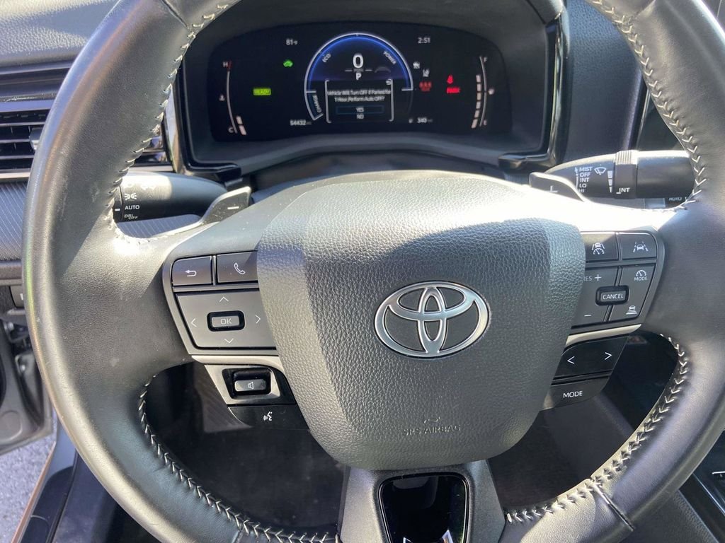 Used 2025  Toyota SE image 12