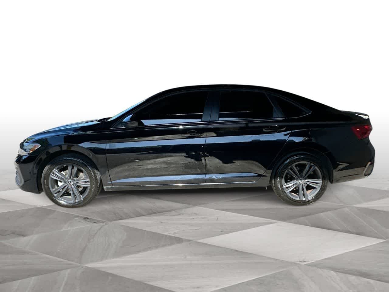 Used 2022 Deep Black Pearl Volkswagen SE image 5