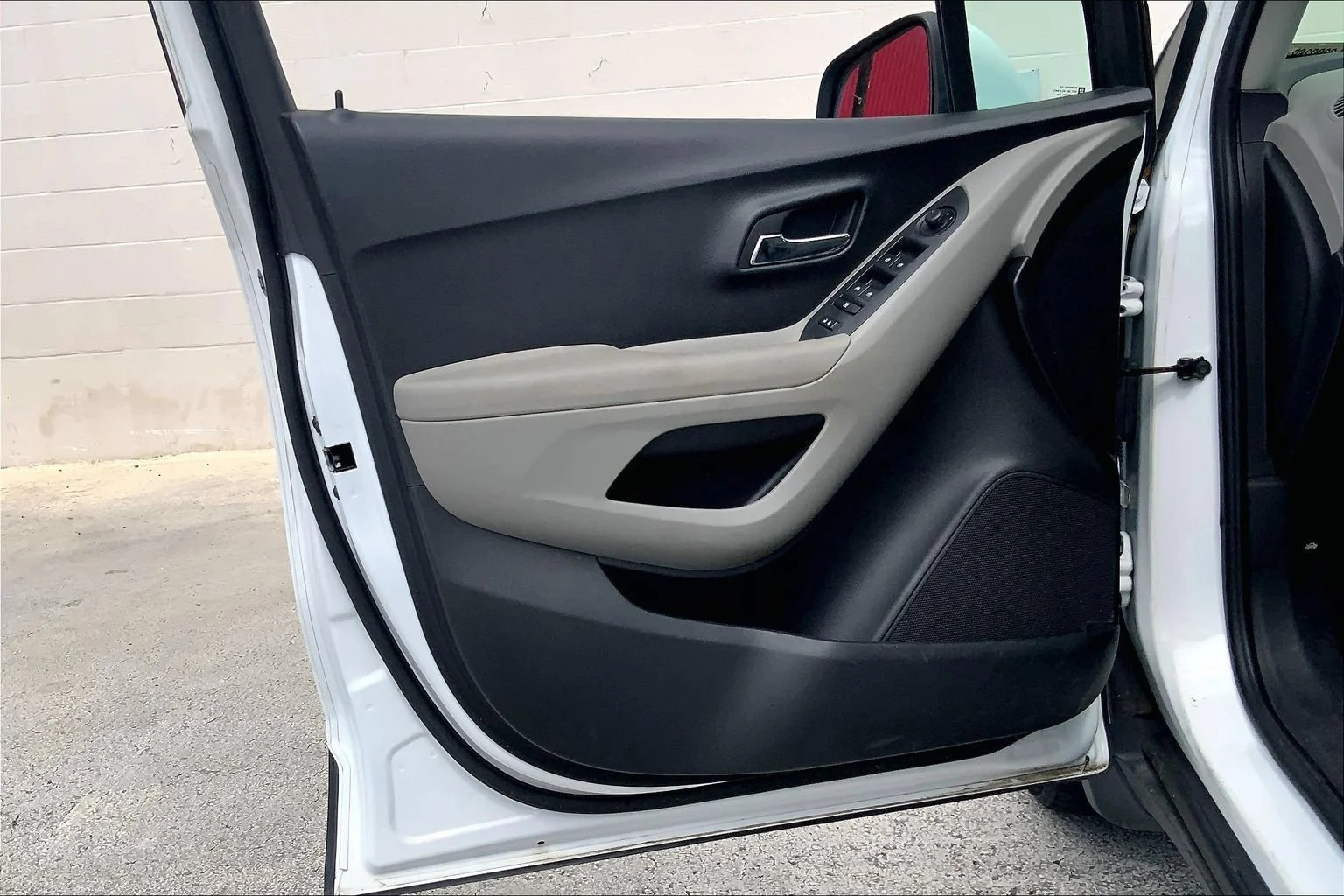 Used 2015 SUMMIT WHITE Chevrolet LS image 27