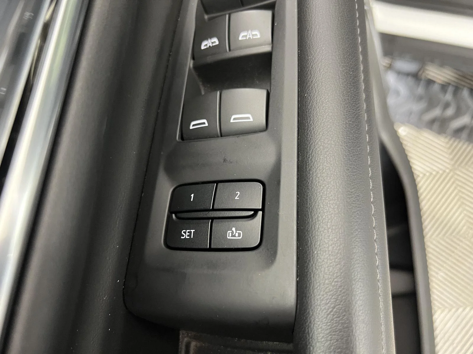 Used 2024 Summit White Chevrolet Z71 image 8