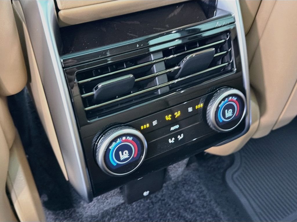 New 2027 Belgravia Green Land Rover SE image 27