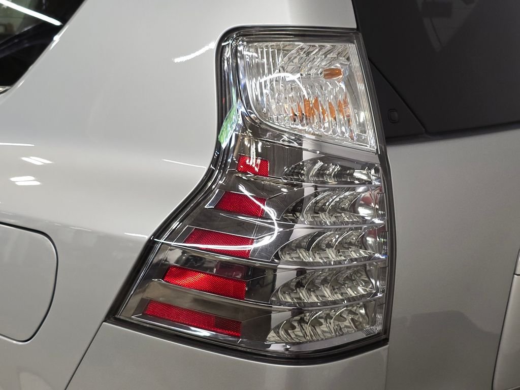 Used 2019  Lexus 460 image 14