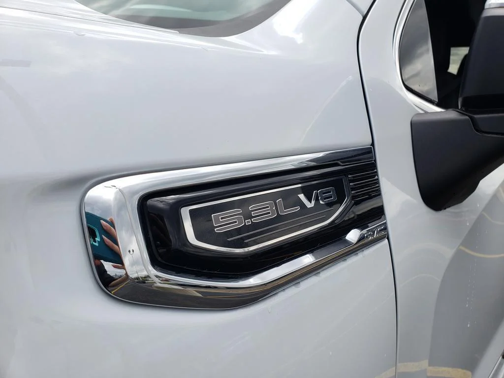 New 2026 Glacier White Tricoat GMC SLT image 10