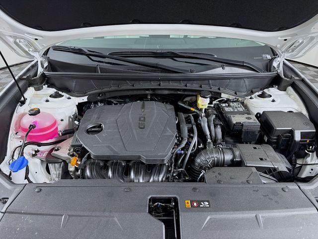 New 2026 White Hyundai SEL FWD image 43