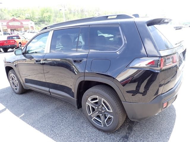 New 2026 Diamond Black Crystal Pearl-Coat Exterior Paint Jeep Limited image 3