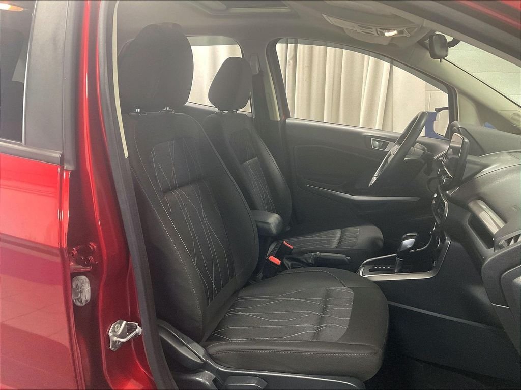 Used 2019 Red Ford SE image 11