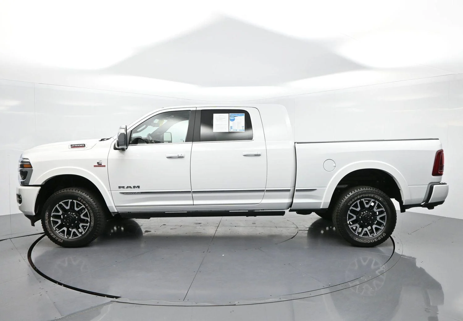 Used 2025 White Ram Limited image 5