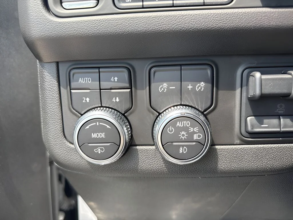 Used 2023 White GMC AT4 image 26