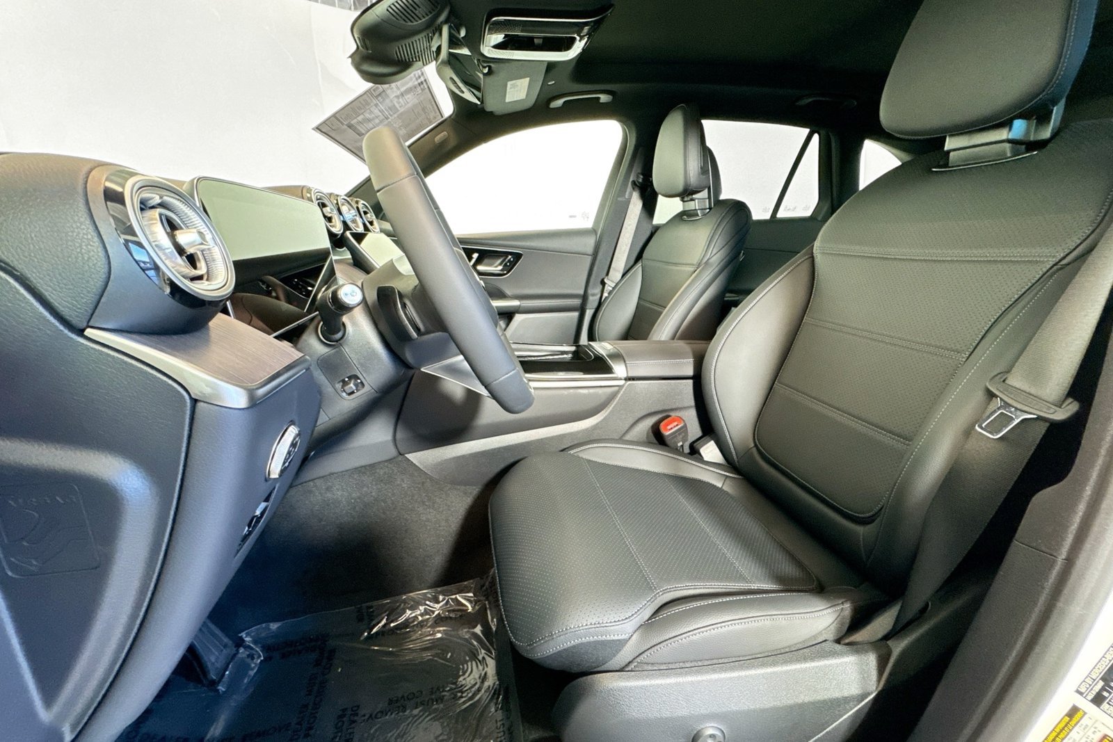 New 2026 Polar White Mercedes-Benz GLC 300 image 18