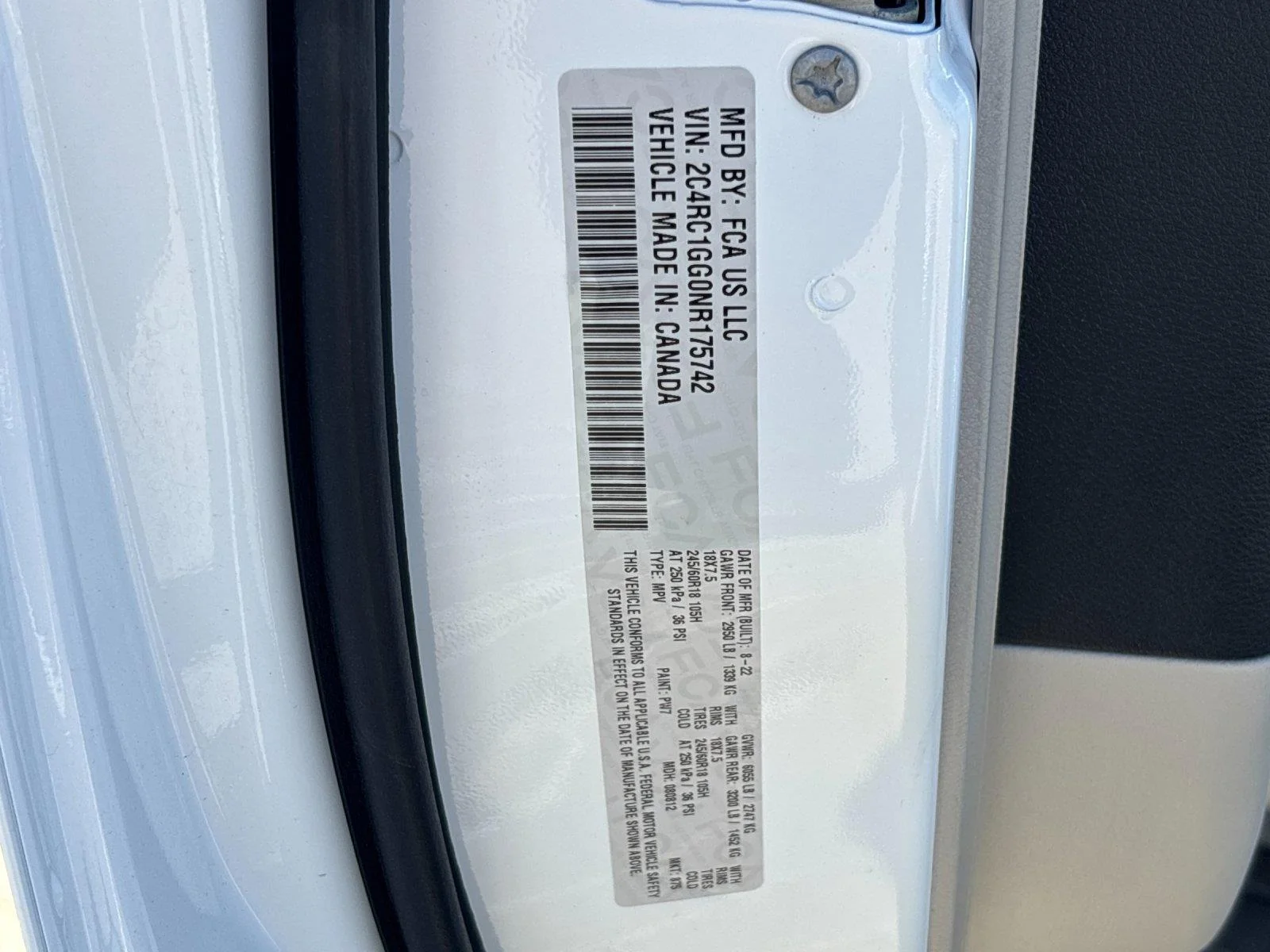Used 2022 Bright White Clearcoat Chrysler Limited image 11